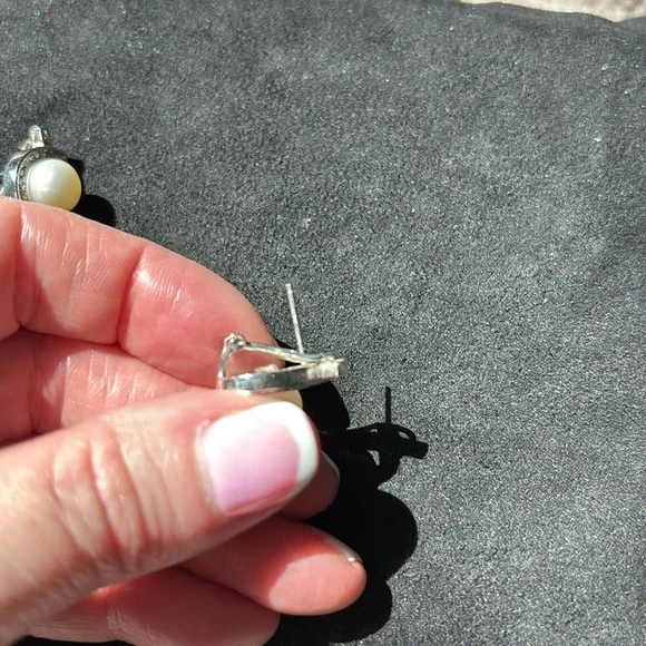 14kt White Gold lever back earrings with real diamonds- from Littmans! 🦋 - Picture 4 of 10